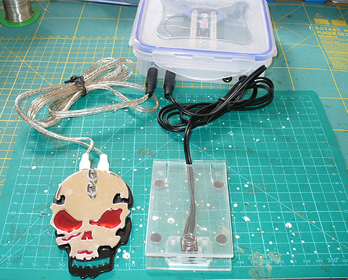 Rear and Front images of the VRAA! Box.