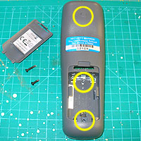 2. Opening the Doro 321rc case. 2. Opening the Doro 321rc case.